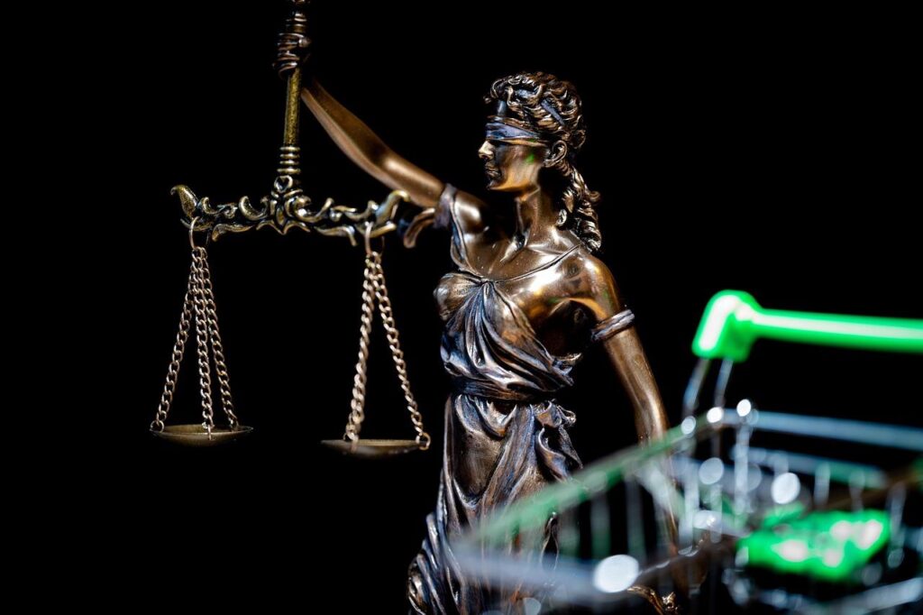 Ondernemer in overleg met advocaat over juridische kwesties voor bedrijfsvoering